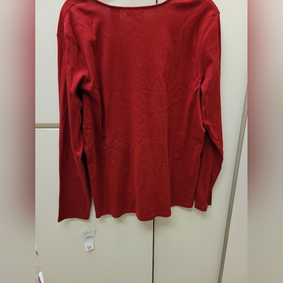 Liz & Co. NWT long sleeve Red VNeck Shirt - Picture 5 of 5
